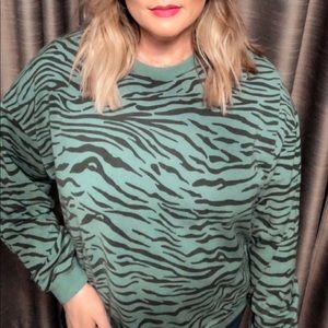 BOUTIQUE Oversized Zebra print Easel Sweatshirt L